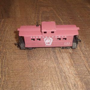 Life Like HO train car Pennsylvania caboose 461781 railroad display